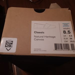 Womans Toms 8.5 shoes